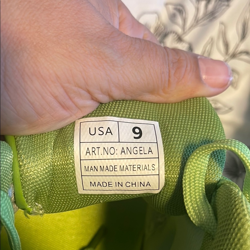 Green woman’s Shoes - Picture 9 of 10